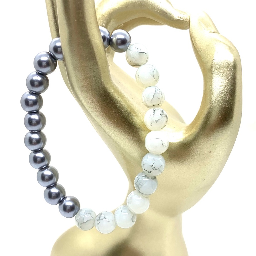 [Mystery Mix] Simulated Gray Pearl & Crackle Glass Beaded Bracelet